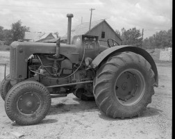 Blanton-Butaine-Tracktor-Aug-3-1950-001