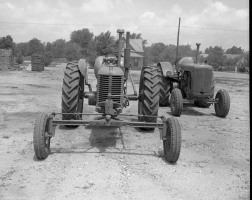 Blanton-Butaine-Tracktor-Aug-3-1950-003