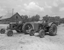 Blanton-Butaine-Tracktor-Aug-3-1950-004