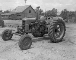 Blanton-Butaine-Tracktor-Aug-3-1950-006