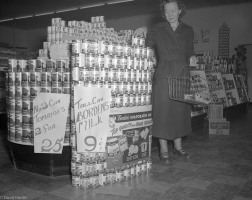 Borden-Canned-Milk-at-Cashway-Feb-101950-001