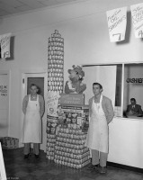 Borden-Canned-Milk-at-Cashway-Feb-101950-002