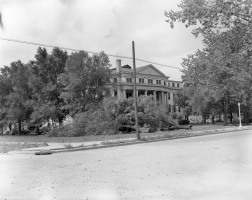 Courthouse-cutting-down-outer-row-of-trees-Jul-7-1948-001