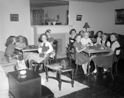 Ellen-Carter-House-Kid-Party-1951-09-29