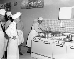 Farm-Home-Supply-Appliance-Demo-2-1952-11-10