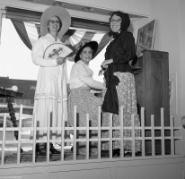 Helens-Baby-Shop-Pioneer-Day-Window-1st-Place-1953-05-29